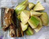 Foto langkah ke 1 dari resep Tongkol Terong Pedas Kuah Santan.