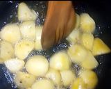 A picture of step 4 of Aloo Anday Ka Salan.