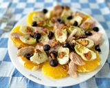 Foto del paso 5 de la receta: Ensalada de naranja con alcachofas, ventresca de atún y ajos fritos