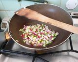 Foto del passaggio 2 della ricetta Pomodori ripieni di verdure al forno super light