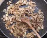 Gombás melegszendvics recept fázis 2 fotója