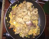 Foto langkah ke 5 dari resep Cumi (dan ayam) saos telor asin.