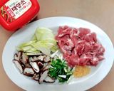 รูปขั้นตอนการทำที่ 1 ของ หมูผัดซอสเกาหลี/หมูผัดซอสโคชูจัง (อร่อยจนอปป้าติดใจ)