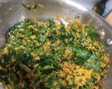 A picture of step 5 of Kerala style palak thoran.