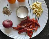 लहसुन प्याज़ टमाटर की चटनी(Lahsun pyaz tamatar ki chutney recipe in Hindi) रेसिपी चरण 1 फोटो