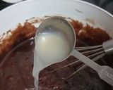 Foto langkah ke 6 dari resep Red Velvet Fudgy Brownies.