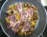 Foto del paso 3 de la receta: Costillas de cordero con manzana y champiñones portobello, sobre ajo con hierbas provenzales ja, ja