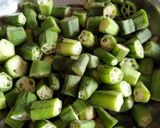 A picture of step 1 of Roasted bhindi masala.
