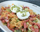 Foto del paso 4 de la receta: Farfalle tricolor con bacon, burrata y pesto de cacahuetes