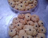 Foto langkah ke 5 dari resep 629.Kue Semprit.