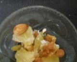 A picture of step 2 of Pinapple White chocolate bar.