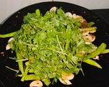 A picture of step 3 of Green Chilli Thecha.
