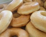 Foto langkah ke 4 dari resep Donat gula halus pelangi.