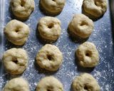 Foto langkah ke 4 dari resep Donat Maizena.