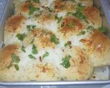 A picture of step 5 of Pull apart cheesy pav.
