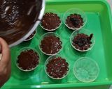 Foto langkah ke 4 dari resep Bolu kukus pisang isian coklat.