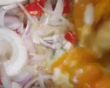 A picture of step 3 of Stir-Fry Maggi Instant Noodles Curry Flavour.