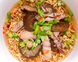 Hình bước làm 4 của món Mì Gói Khô Mực Nấm Đông Cô