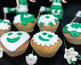 A picture of step 8 of Ready-made cupcakes with Fondant topper independence day theme.