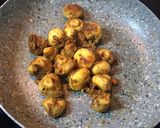 A picture of step 5 of Mushroom Tikka masala.