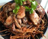 Hình bước làm 3 của món Ếch núp rơm