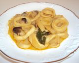 Foto del paso 7 de la receta Calamares encebollados con setas