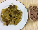 Hình bước làm 1 của món Dưa cải kết duyên cùng bao tử cá Basa