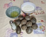 Foto del passaggio 1 della ricetta Gnocchi di patate viola con albumi