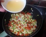 Foto del paso 3 de la receta: Salteado de pasta con verduras y salchichas frescas