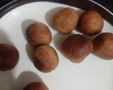 A picture of step 13 of Bread ke gulab jamun.