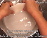 รูปขั้นตอนการทำที่ 3 ของ วิธีทำเส้นใหญ่จากแผ่นแป้งปอเปี๊ยะ