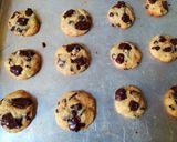 Foto langkah ke 4 dari resep Chocochips Cookies Lumer.