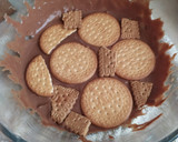 Foto del paso 3 de la receta: Tarta de chocolate y galletas