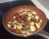 Foto del paso 3 de la receta: Champiñones salteados con tomates cherrys al brandy