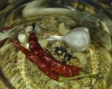 A picture of step 1 of Garlic til ki chutney.