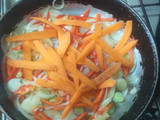 Salteado de verduras y provoleta y algo más