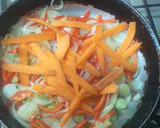 Foto del paso 2 de la receta: Salteado de verduras y provoleta y algo más