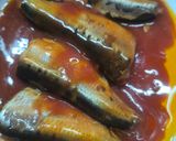 Gambar langkah 2 resipi Ikan Sardin Masak Sambal dengan Ubi Kentang.