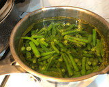 Foto del paso 1 de la receta: Judía verde salteada con ajo y taquitos de jamón