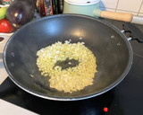 Foto del paso 3 de la receta: Spaghetti de calabacín con gambas estilo asiático