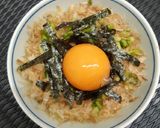 รูปขั้นตอนการทำที่ 2 ของ ข้าวเช้าวาซาบิโชยุปลาแห้งไข่แดง