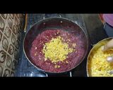 A picture of step 9 of Beetroot halwa.