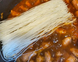 Foto del paso 5 de la receta: Nido de vermicelli (fideos de arroz) con salchichas