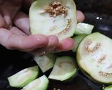 Foto langkah ke 1 dari resep Sayur Bening Daun Kelor.