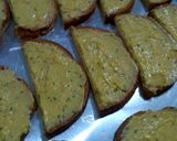 Foto langkah ke 4 dari resep Garlic Bread.