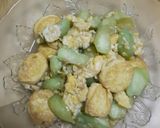 รูปขั้นตอนการทำที่ 3 ของ บวบผัดเต้าหู้ไข่