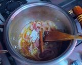 Foto del paso 4 de la receta Dorada y gambas con cebollas confitadas a la Canela y pasas