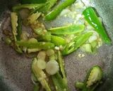 A picture of step 4 of Green chilli Chicken.
