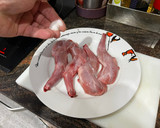 Foto del paso 1 de la receta: Jamoncitos de conejo con salsa de verduras