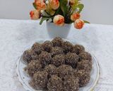 A picture of step 3 of Nuts chocolate nariyal ladoo.